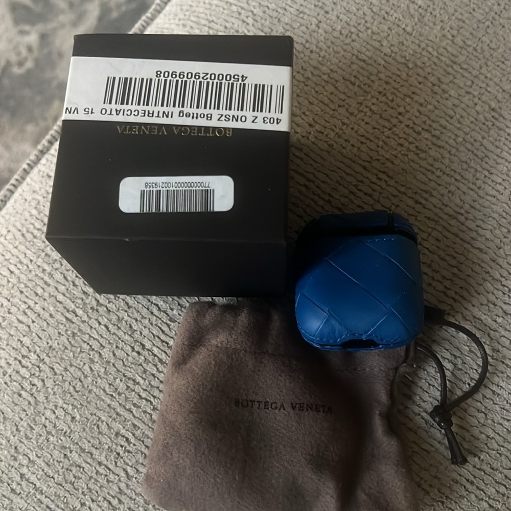 Bottega Veneta Intrecciato Leather AirPod Case - Picture 6 of 7